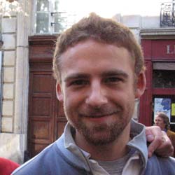 Blond, beau, gentil, normalien philo, manifestant pour l'égalité hétéros/homos. Manque de cul, lui est hétéro.