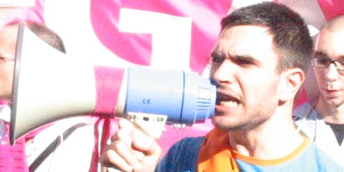 «On veut s'marier / dans ce quartier / avec une pièce montée / et une liste au BHV»