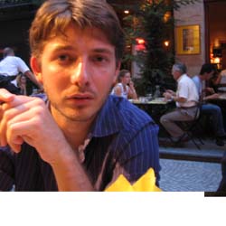 «Au sous-sol, on fait la queue pour baiser la femme du gérant.»
