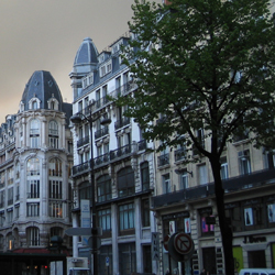 Lundi vers 23h30, un touriste espagnol demande s'il puede entrar dans l'Elysée.