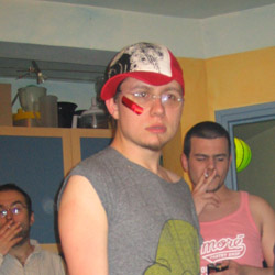 l'éternelle jeunesse des gens qui portent des casquettes.