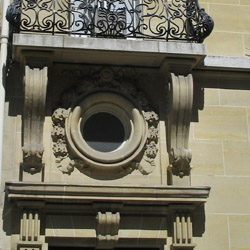 mardi, mercredi, jeudi, intrigues de palais (de la Muette).