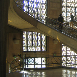 «Convergence harmonieuse entre la modernité d'un prestigieux édifice et une institution de pointe pour la gouvernance du XXIème siècle, la place d'Iéna, à Paris, est devenue un symbole des exigences de la société contemporaine.»