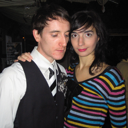 Vendredi, Mort aux Jeunes: «attends t'as pas vu? A Londres, tout le monde s'habille comme ca.» / Friday, Mort aux Jeunes party: «Wait, didn't you notice? In London, everybody dresses this way.»