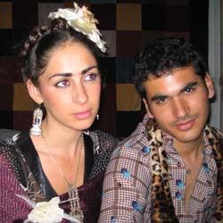 Tout ça fait un peu gigolo libanais. «Cette écharpe en fausse-fourrure est comme un fétiche.» / It's all a bit Lebanese-gigolo. 