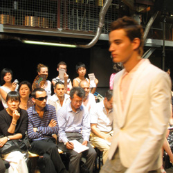Il y a deux samedis, un défilé grâce à Tomyger: «Je spectacle est autant sur le catwalk qu'autour.» / Two Saturdays ago, a défilé thanks to Tomyger: 