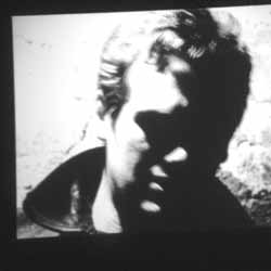 Le weekend, je croise des collègues dans des situations interlopes, et me sens comme involontairement coincé dans un roman de Peyrefitte. -- «(...) 'Cause when the blood begins to flow / When it shoots up the dropper's neck / When I'm closing in on death / And you can't help me now, you guys...»