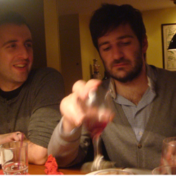 Matthieu DC jouait les consultants en look pour François B2. «Tu laisses mon mec et ses nœuds de cravate tranquilles!»