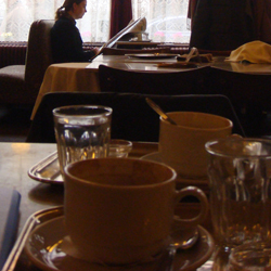Il faudra d'ailleurs, mais une autre fois, détailler par le menu les cafés viennois.